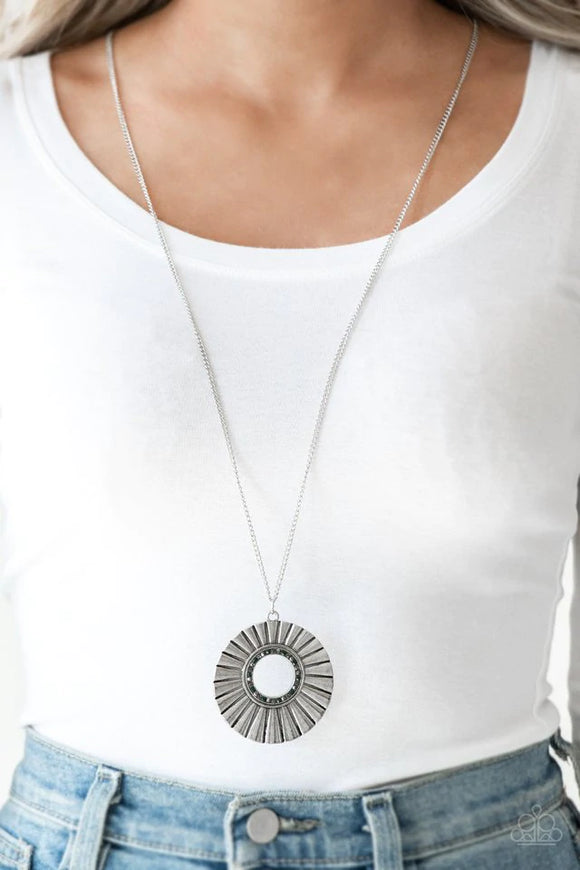 Chicly Centered - Multi Necklace – Paparazzi Accessories