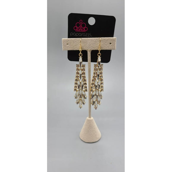 Crown Heiress - Gold Earrings – Paparazzi Accessories